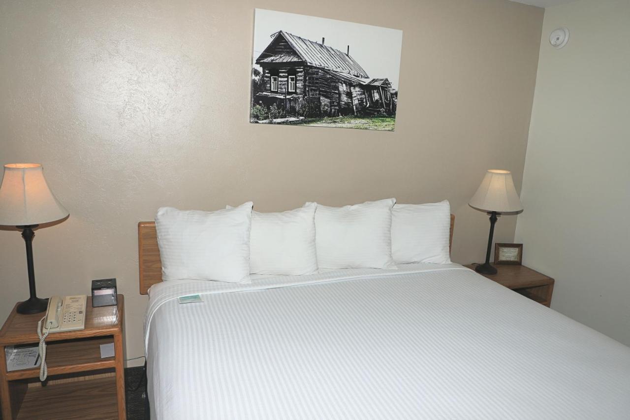 Sundowner Station Hotel Riverton Exterior photo